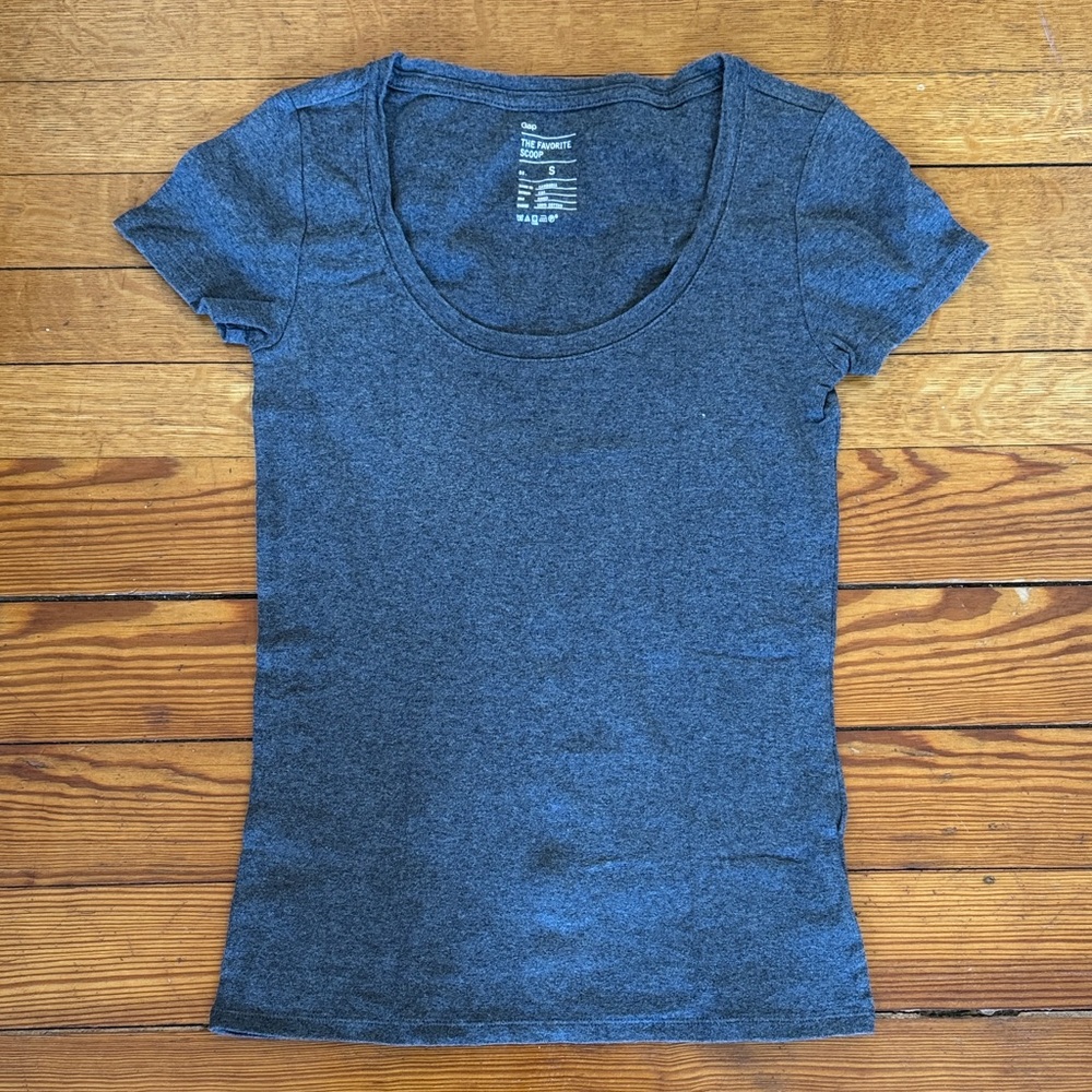 GAP the favorite scoop tee
